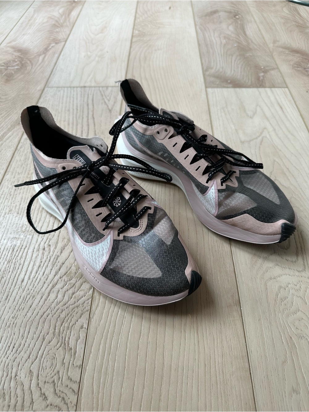 Womenâs Nike Zoom Gravity Lightweight Running Shoes - Pink/Black